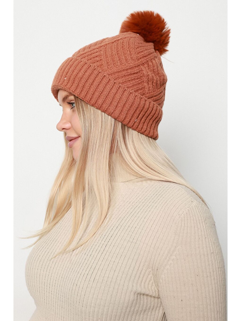 Kahverengi Kiremit Ponponlu Içi Yünlü Ithal Triko Örgü Bere Bere1140