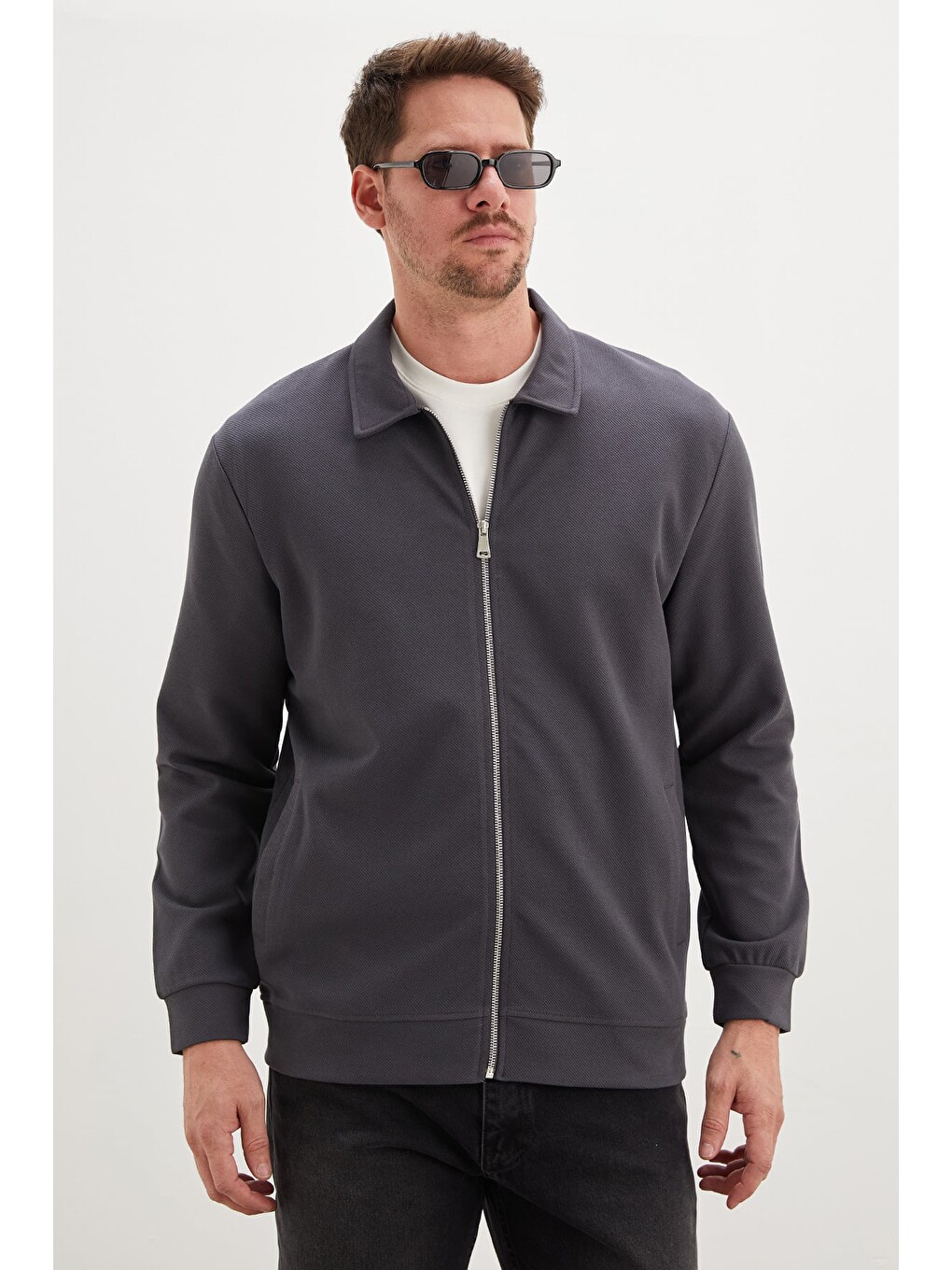 Gri Fermuarlı Polo Yaka Cepli Ceket-4