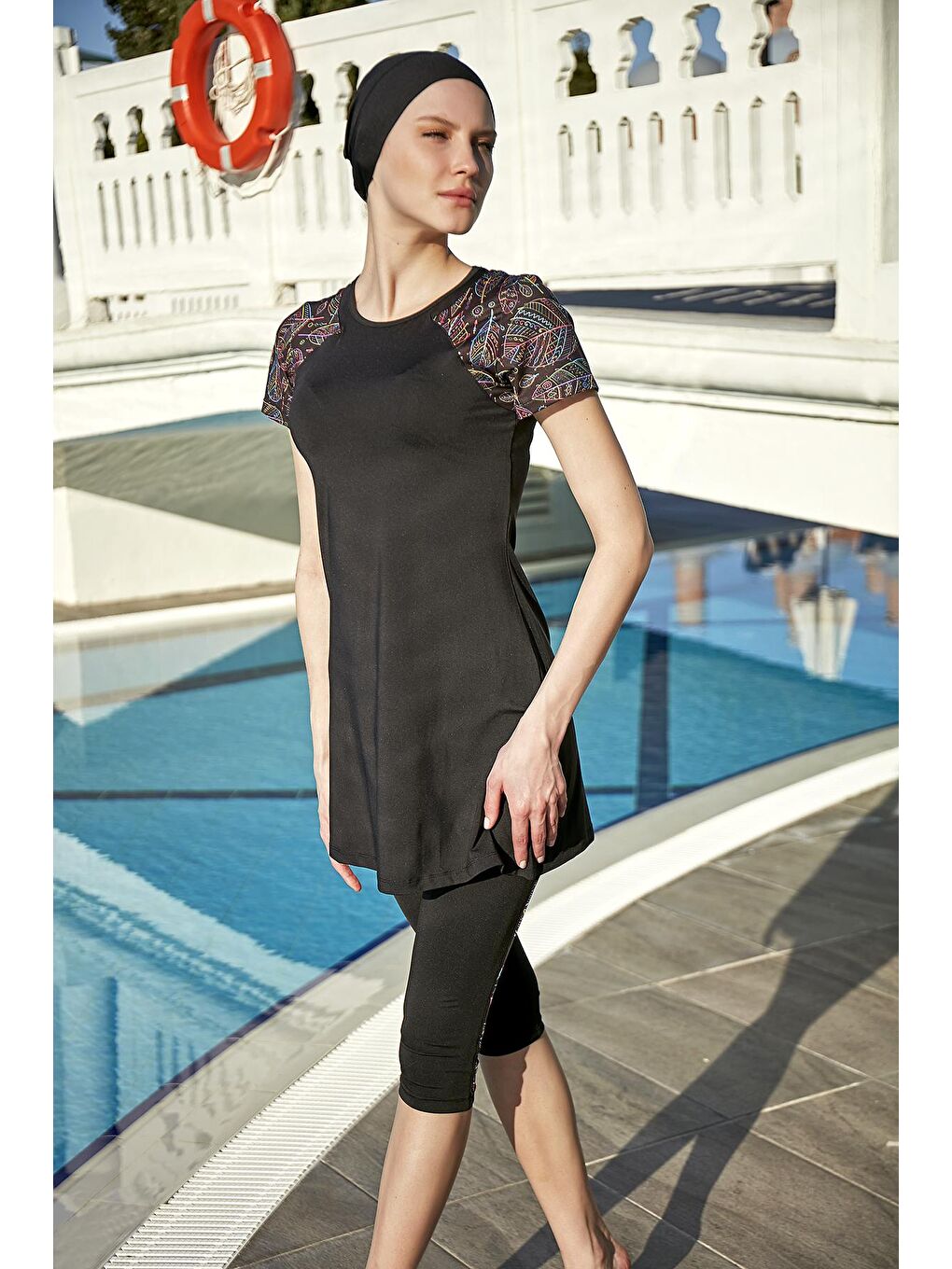 Siyah Kısa Kollu Yarı Kapalı Mayo Yaprak Tema R013-2