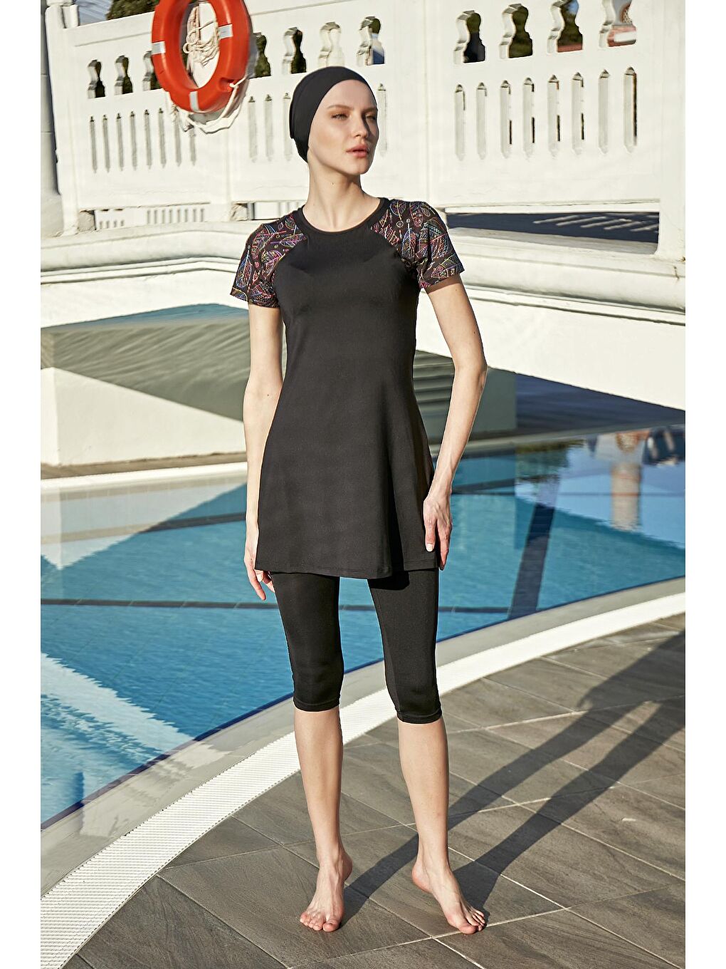 Siyah Kısa Kollu Yarı Kapalı Mayo Yaprak Tema R013-3