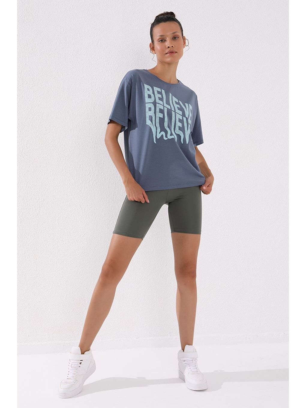 Petrol Deforme Yazı Baskılı O Yaka Oversize Kadın Tişört - 97139-1