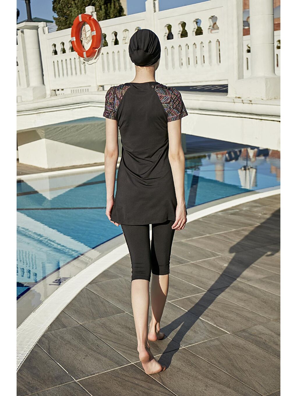 Siyah Kısa Kollu Yarı Kapalı Mayo Yaprak Tema R013-5