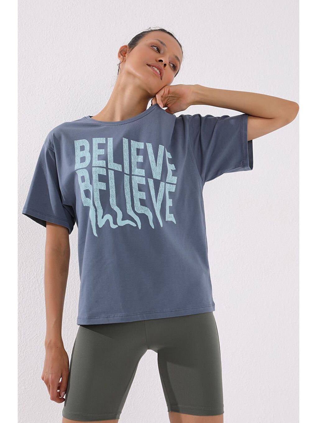 Petrol Deforme Yazı Baskılı O Yaka Oversize Kadın Tişört - 97139-2