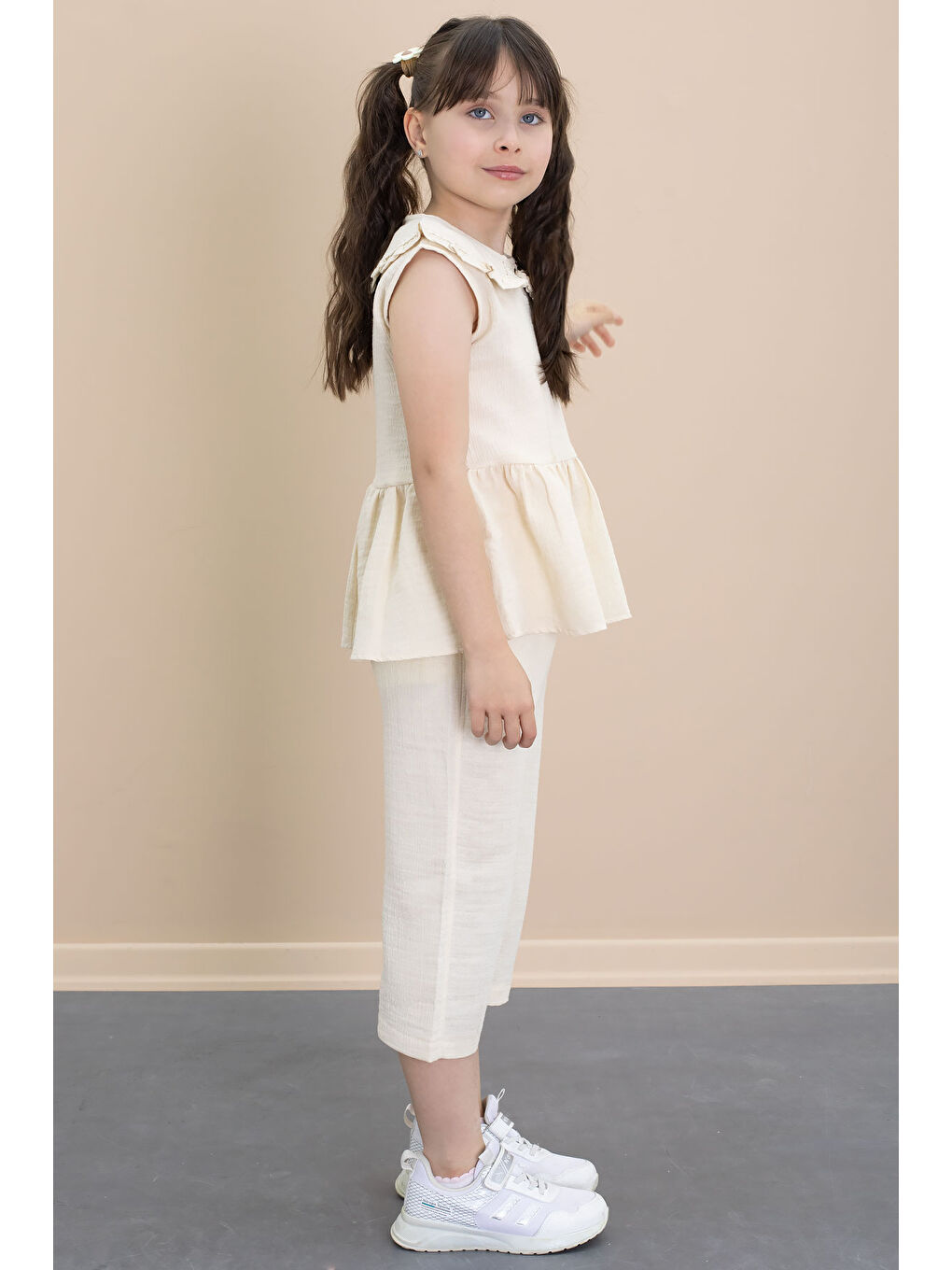 Bej Sıfır Kol Bebe Yaka Bluzlu Pantolonlu Kız Çocuk 2li Takım 21029-2