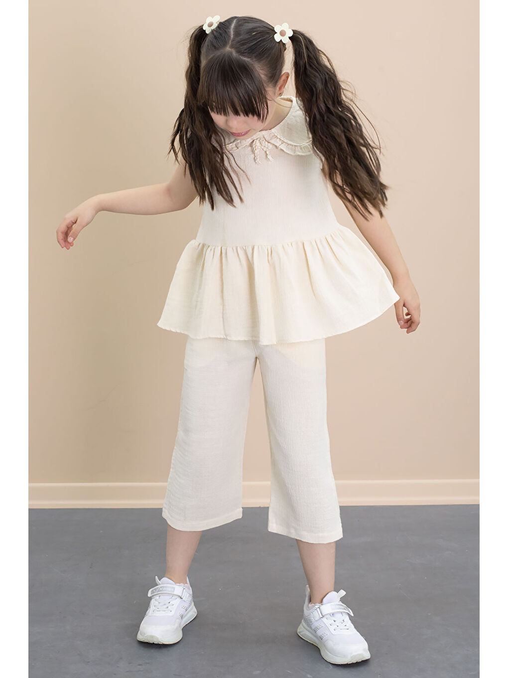 Bej Sıfır Kol Bebe Yaka Bluzlu Pantolonlu Kız Çocuk 2li Takım 21029-3