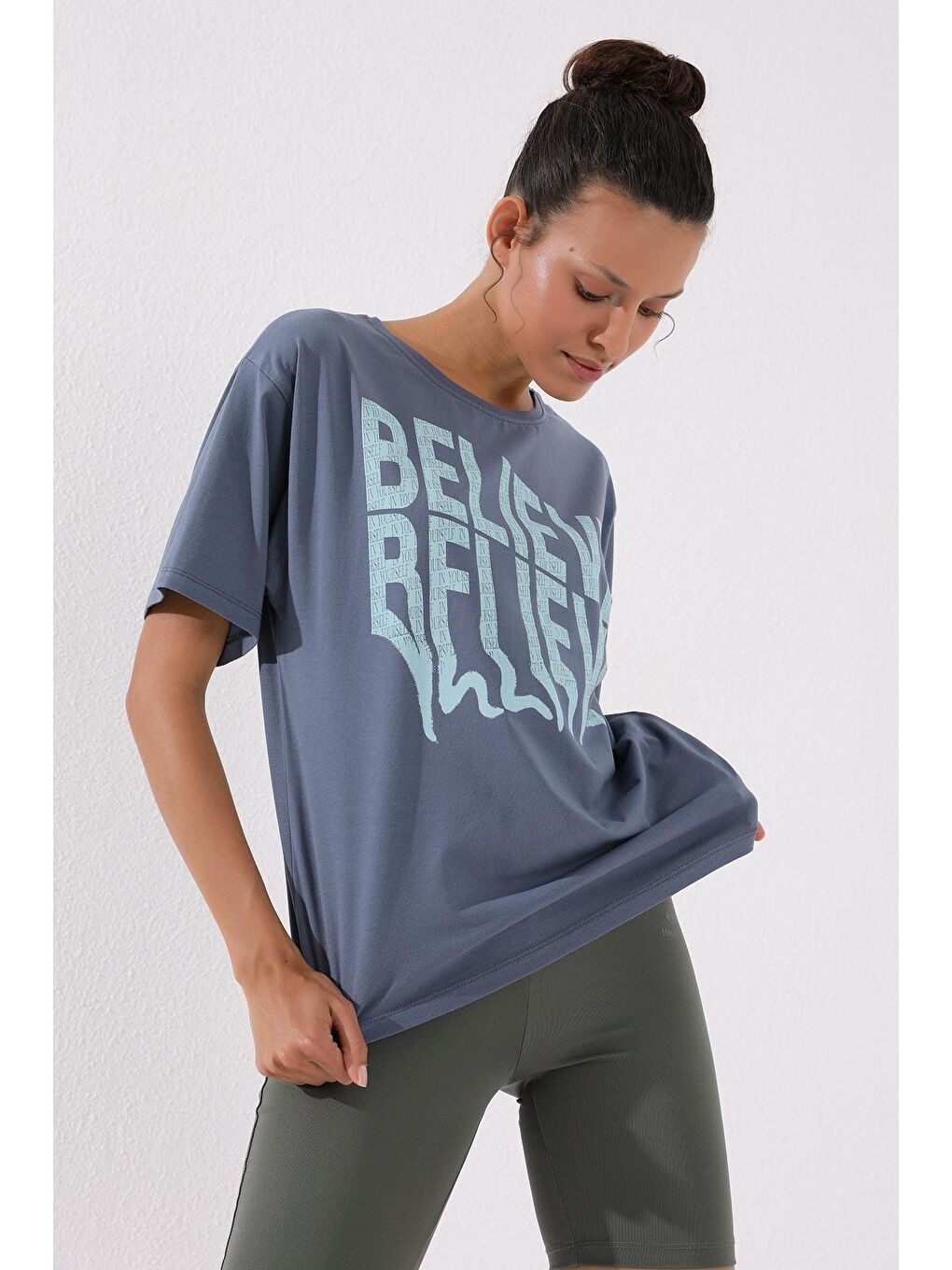 Petrol Deforme Yazı Baskılı O Yaka Oversize Kadın Tişört - 97139-4