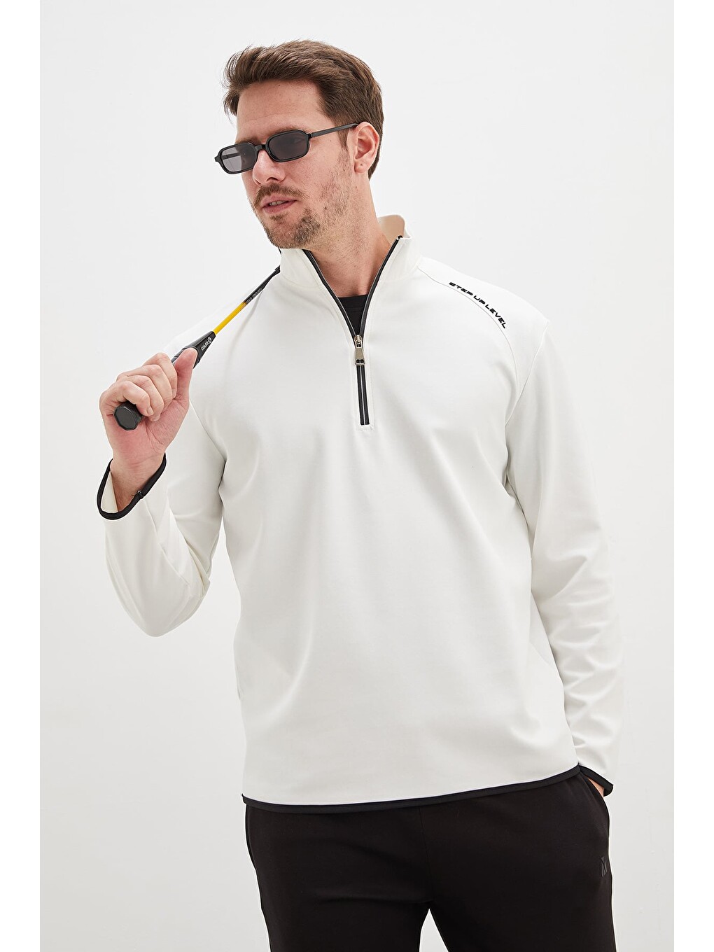 Ekru Baskılı Yarım Fermuarlı Dik Yaka Sweatshirt