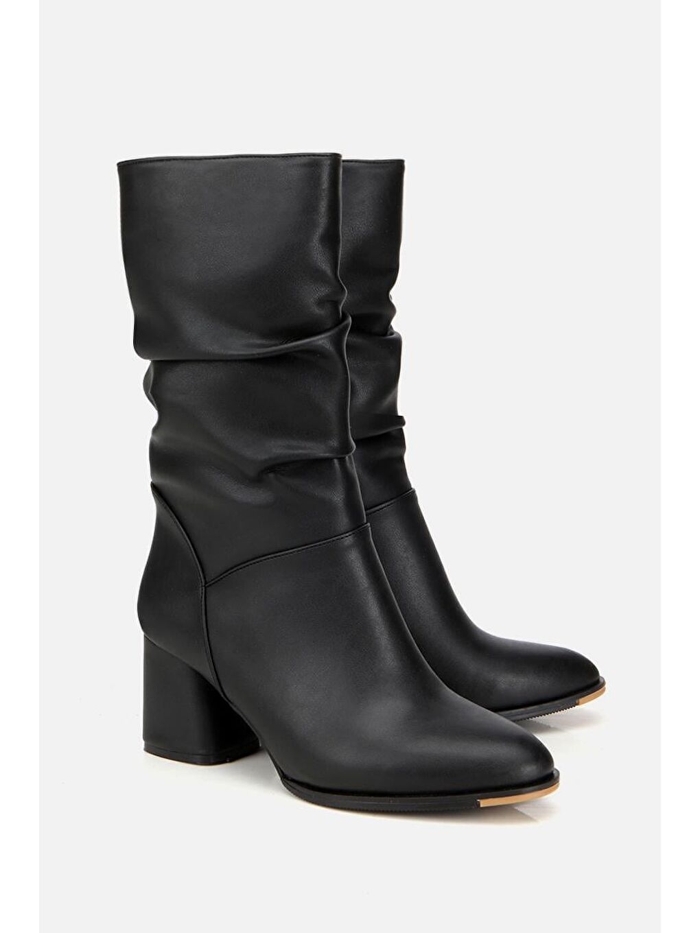 Kadın Siyah Kırışık Görünümlü Diz Altı Topuklu Bot-1