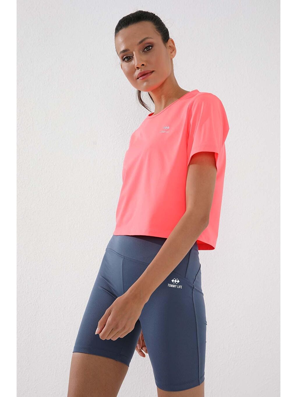 TOMMYLIFE Neon Pembe Basic Kısa Kol Standart Kalıp O Yaka Kadın Crop Top T-Shirt - 97143