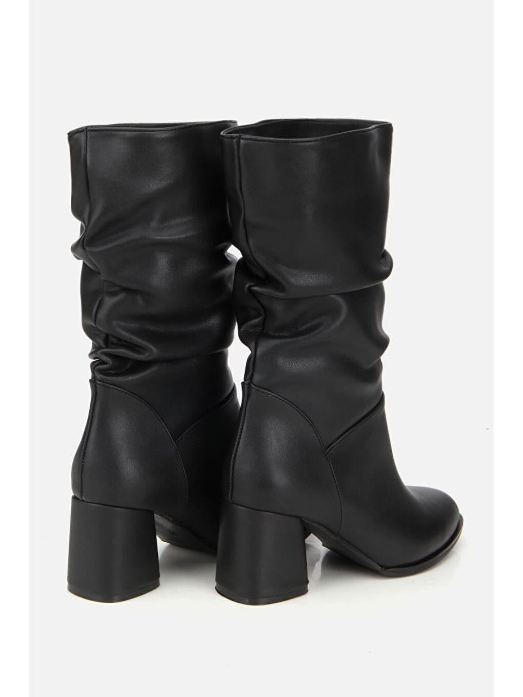 Kadın Siyah Kırışık Görünümlü Diz Altı Topuklu Bot-3