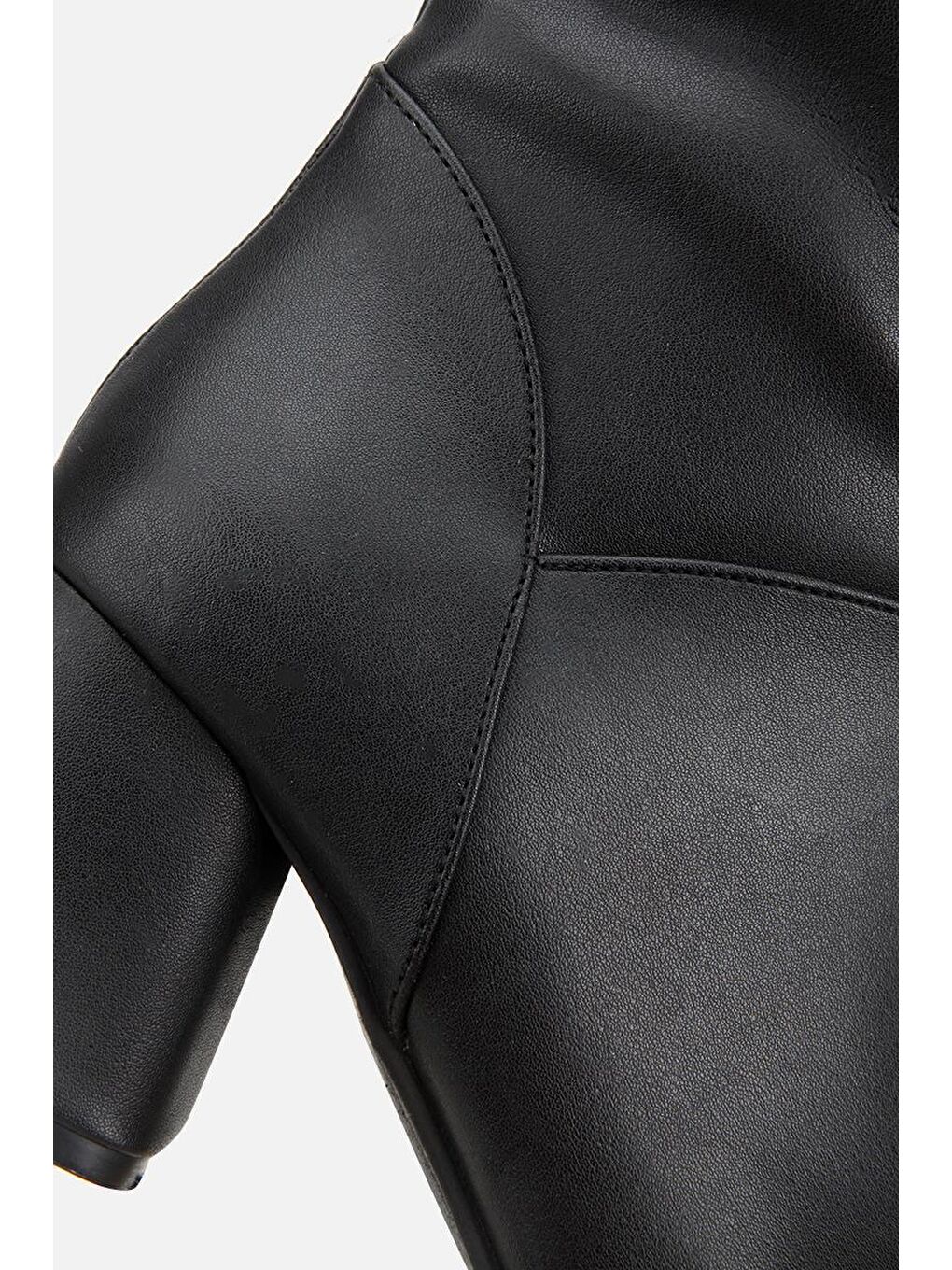 Kadın Siyah Kırışık Görünümlü Diz Altı Topuklu Bot-5