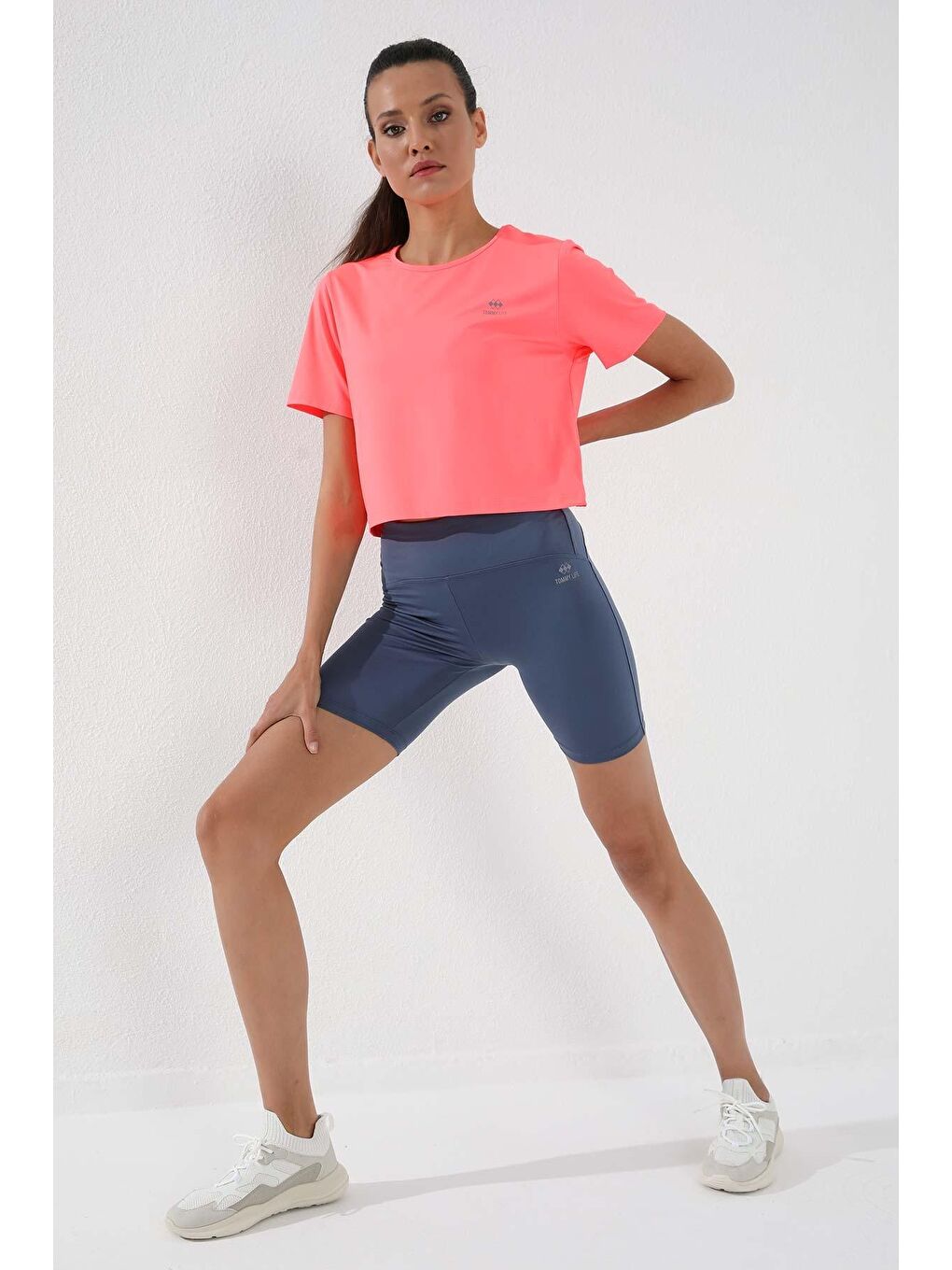 TOMMYLIFE Neon Pembe Basic Kısa Kol Standart Kalıp O Yaka Kadın Crop Top T-Shirt - 97143 - 4