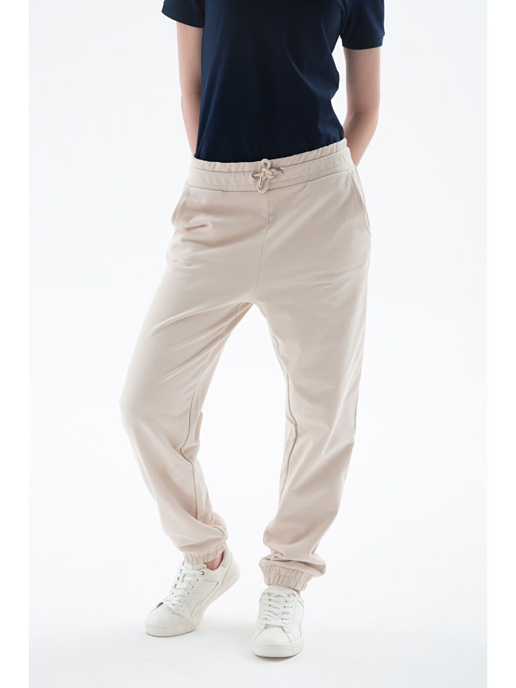 Bej Pamuklu Comfort Fit Normal Bel Lastikli Paça Kadın Eşofman Altı 25Y0214K1-1