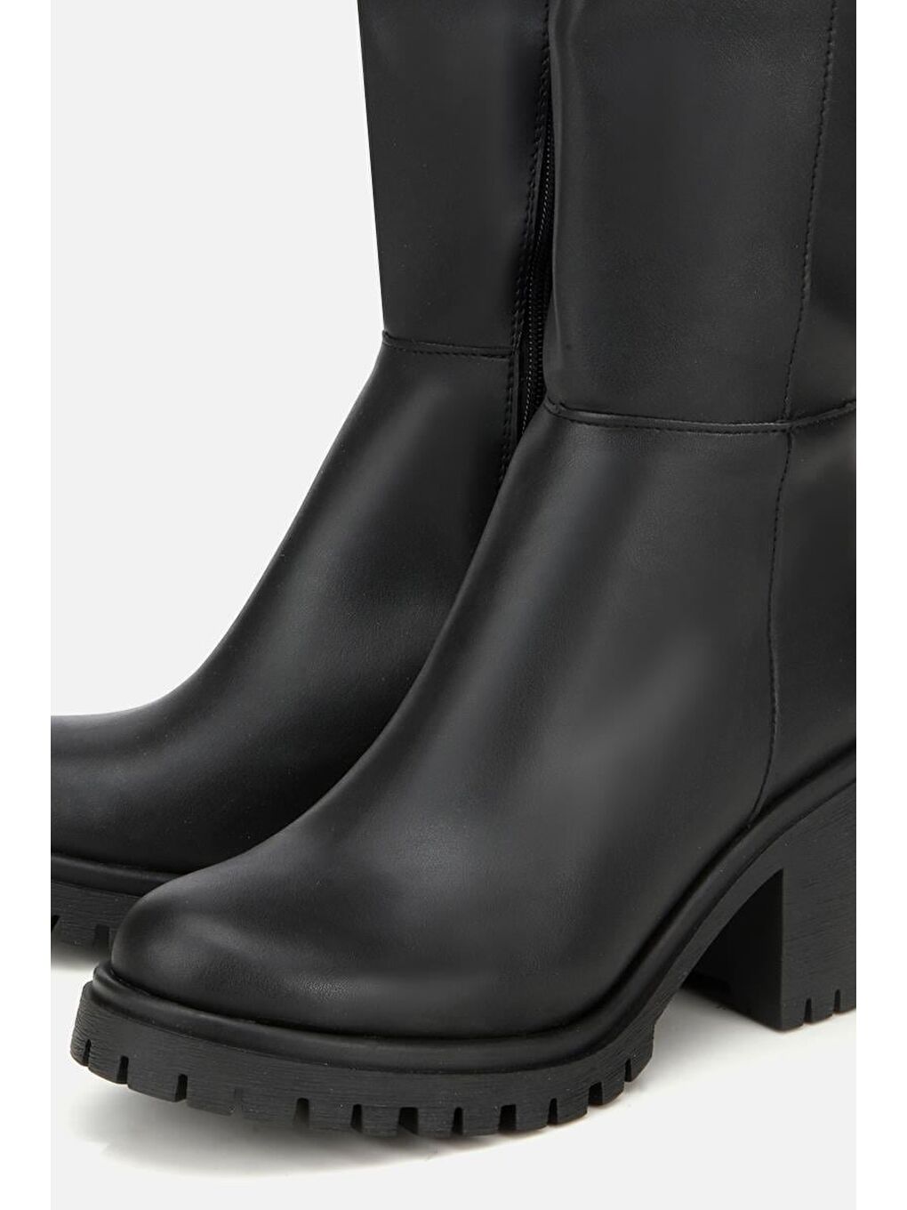 Kadın Siyah Kalın Tabanlı Topuklu Çizme-2