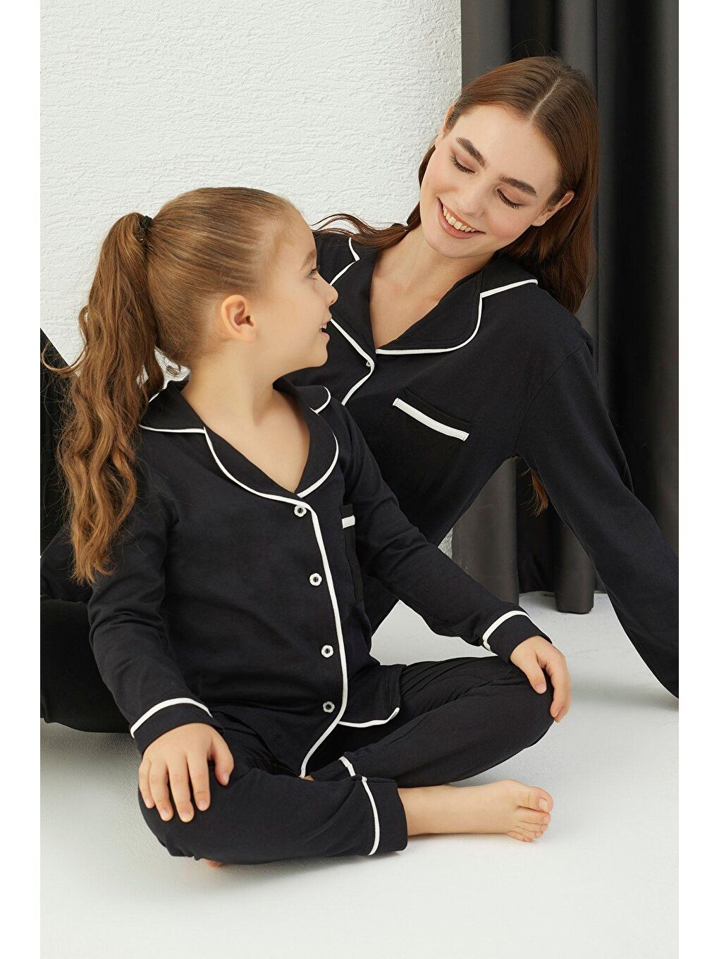Siyah Kız Çocuk Pamuklu Düğmeli Pijama Takım