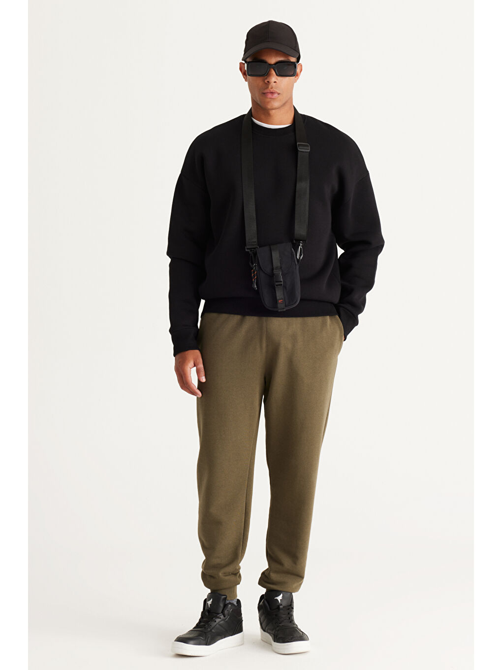 Erkek Siyah Oversize Fit Bol Kesim Pamuklu İçi Polarlı Bisiklet Yaka Sweatshirt-4