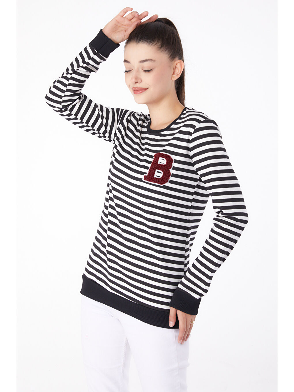 TOFİSA Düz Bisiklet Yaka Kadın Siyah Nakışlı Sweatshirt - 26289 - 2