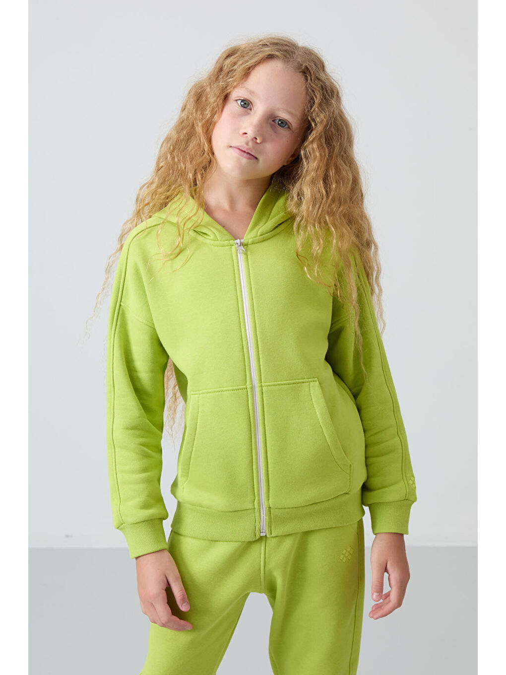 Lime Yeşil Pamuklu İçi Tüylü Yumuşak Dokulu Standart Fit Nakışlı Kız Çocuk Eşofman Takım - 75148-1