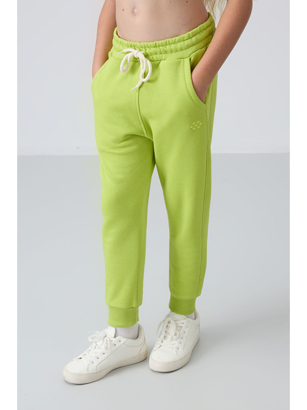 Lime Yeşil Pamuklu İçi Tüylü Yumuşak Dokulu Standart Fit Nakışlı Kız Çocuk Eşofman Takım - 75148-2