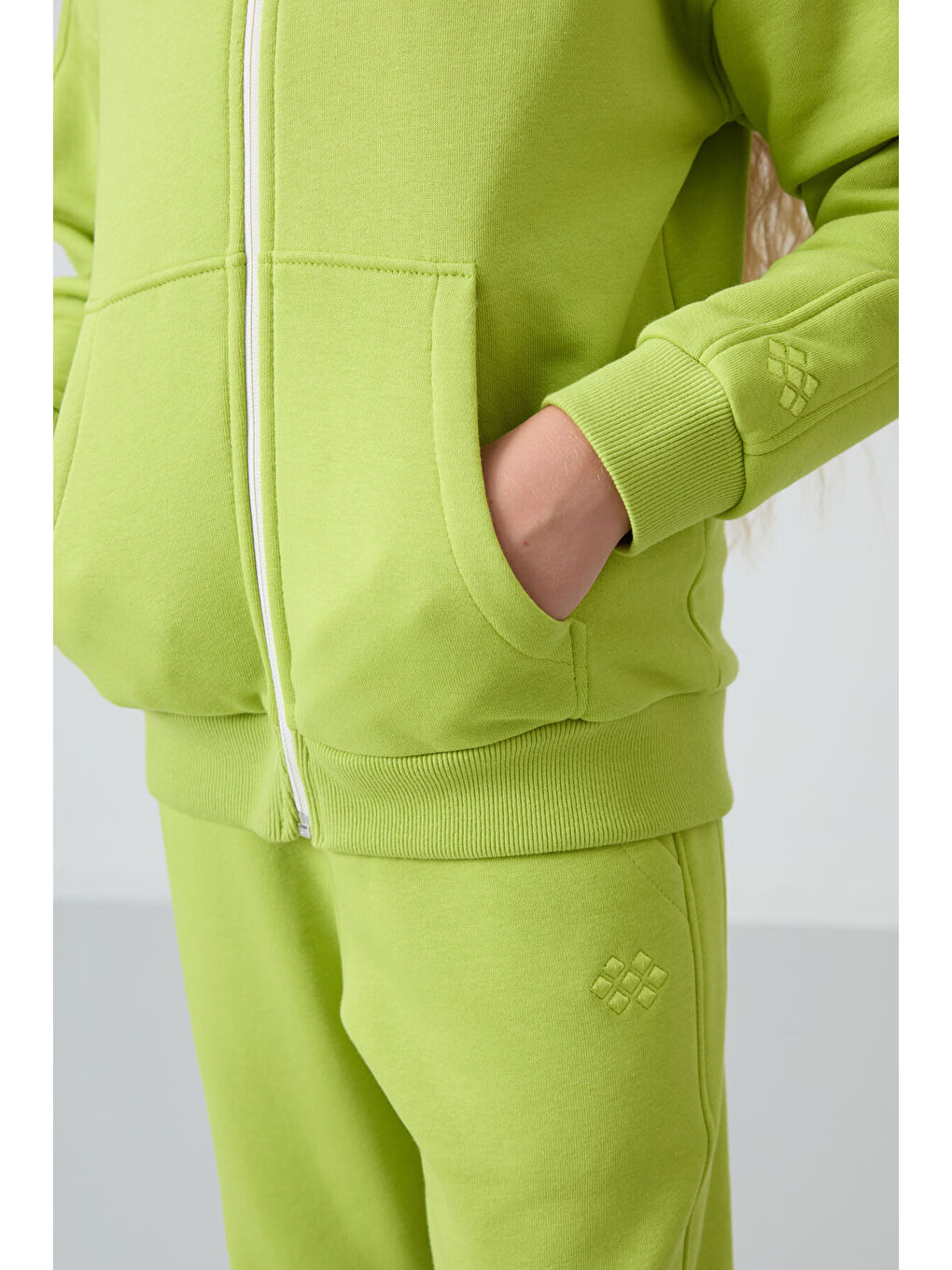 Lime Yeşil Pamuklu İçi Tüylü Yumuşak Dokulu Standart Fit Nakışlı Kız Çocuk Eşofman Takım - 75148-3