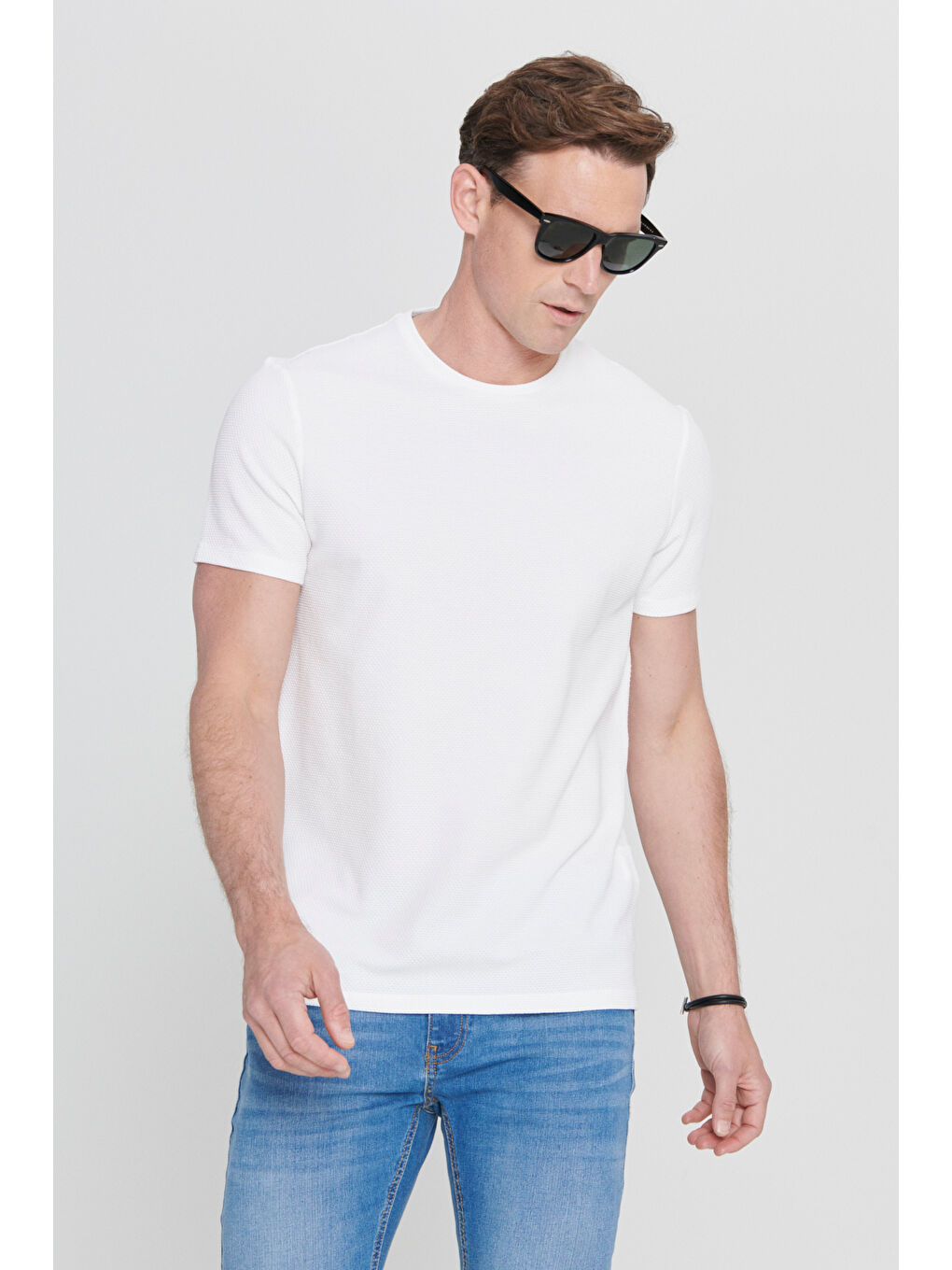 Erkek Beyaz Slim Fit Dar Kesim Bisiklet Yaka Kısa Kollu Yumuşak Tuşeli Basic Tişört