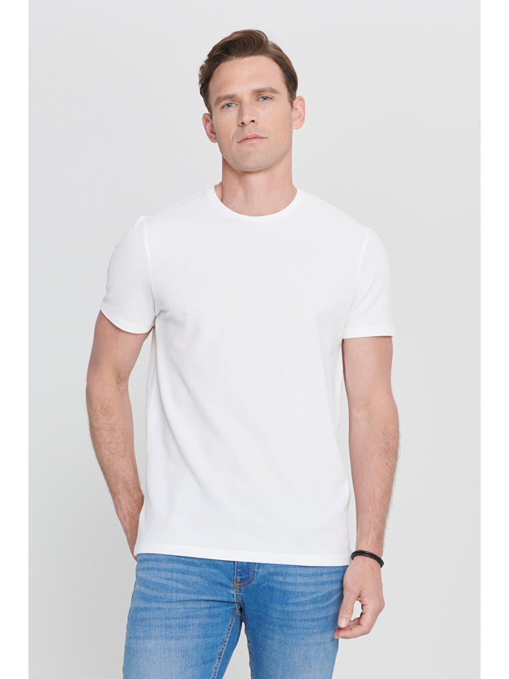 Erkek Beyaz Slim Fit Dar Kesim Bisiklet Yaka Kısa Kollu Yumuşak Tuşeli Basic Tişört-2