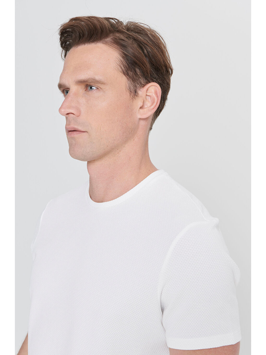 Erkek Beyaz Slim Fit Dar Kesim Bisiklet Yaka Kısa Kollu Yumuşak Tuşeli Basic Tişört-3
