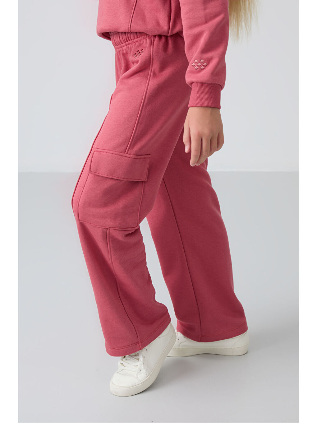 Pembe Yaban Gülü Pamuklu İçi Tüylü Yumuşak Dokulu Standart Fit Nakışlı Kız Çocuk Eşofman Takım - 75159-9