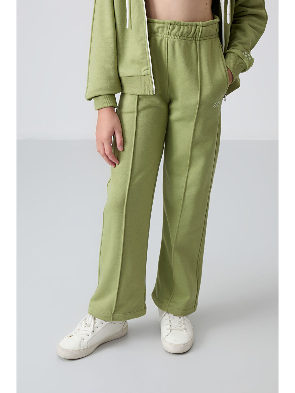 Yağ Yeşil Pamuklu İçi Tüylü Yumuşak Dokulu Standart Fit Nakışlı Kız Çocuk Eşofman Takım - 75161-5