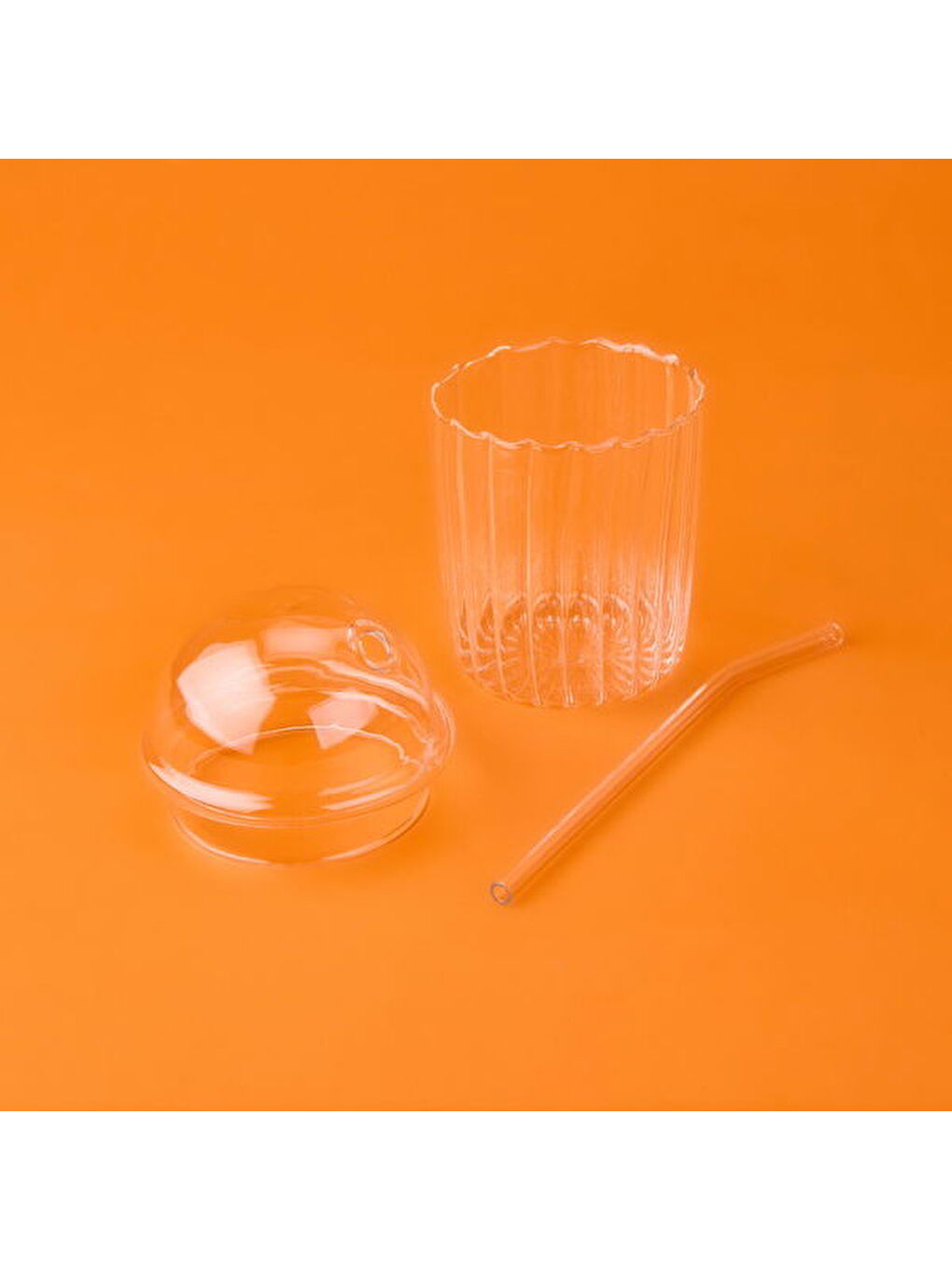 Renksiz Elbis Büyük Boy Kapaklı Pipetli Bardak - Şeffaf - 490 ml-1