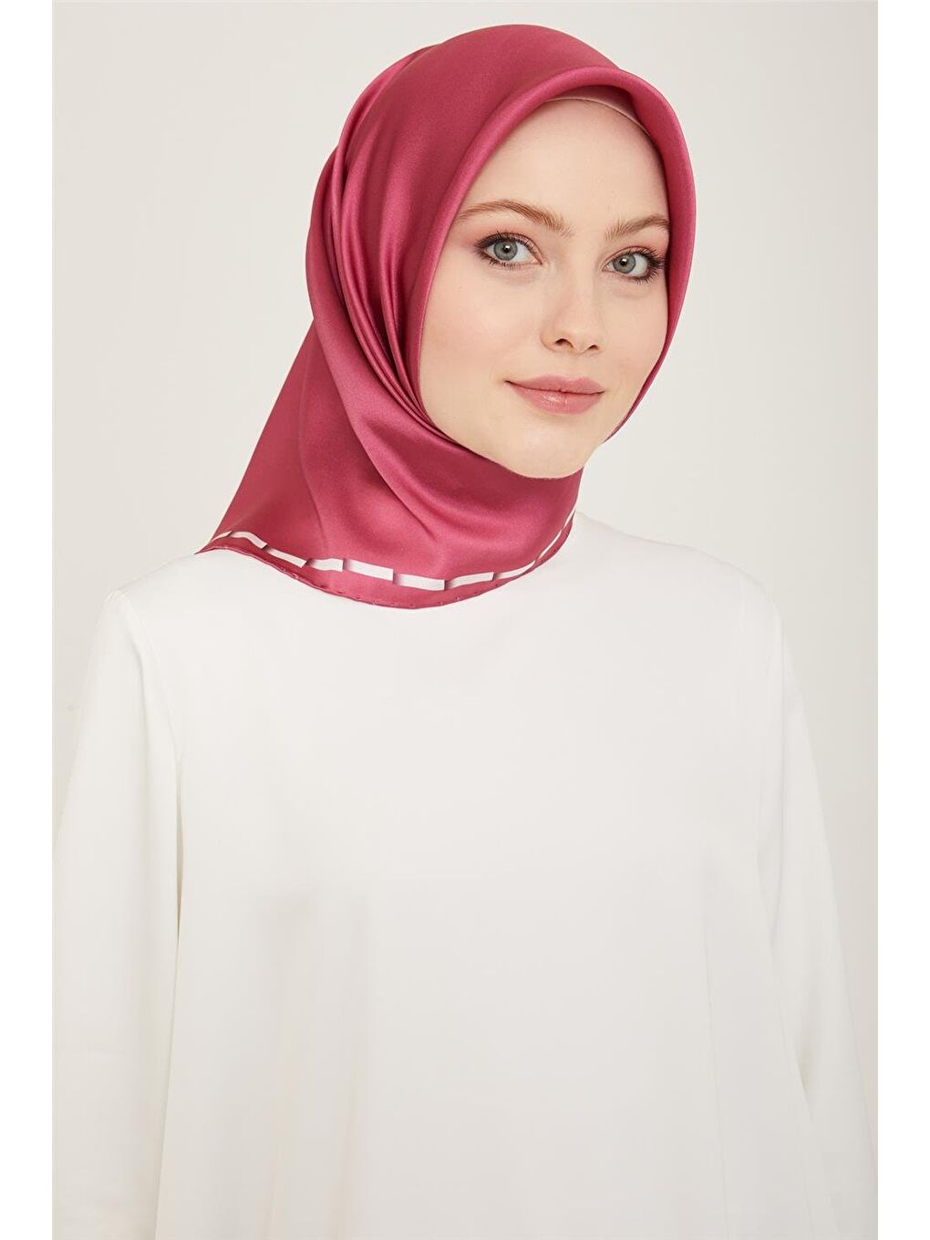 Pembe Klasik Desenli Twill İpek Eşarp 24Ya9165 31 51