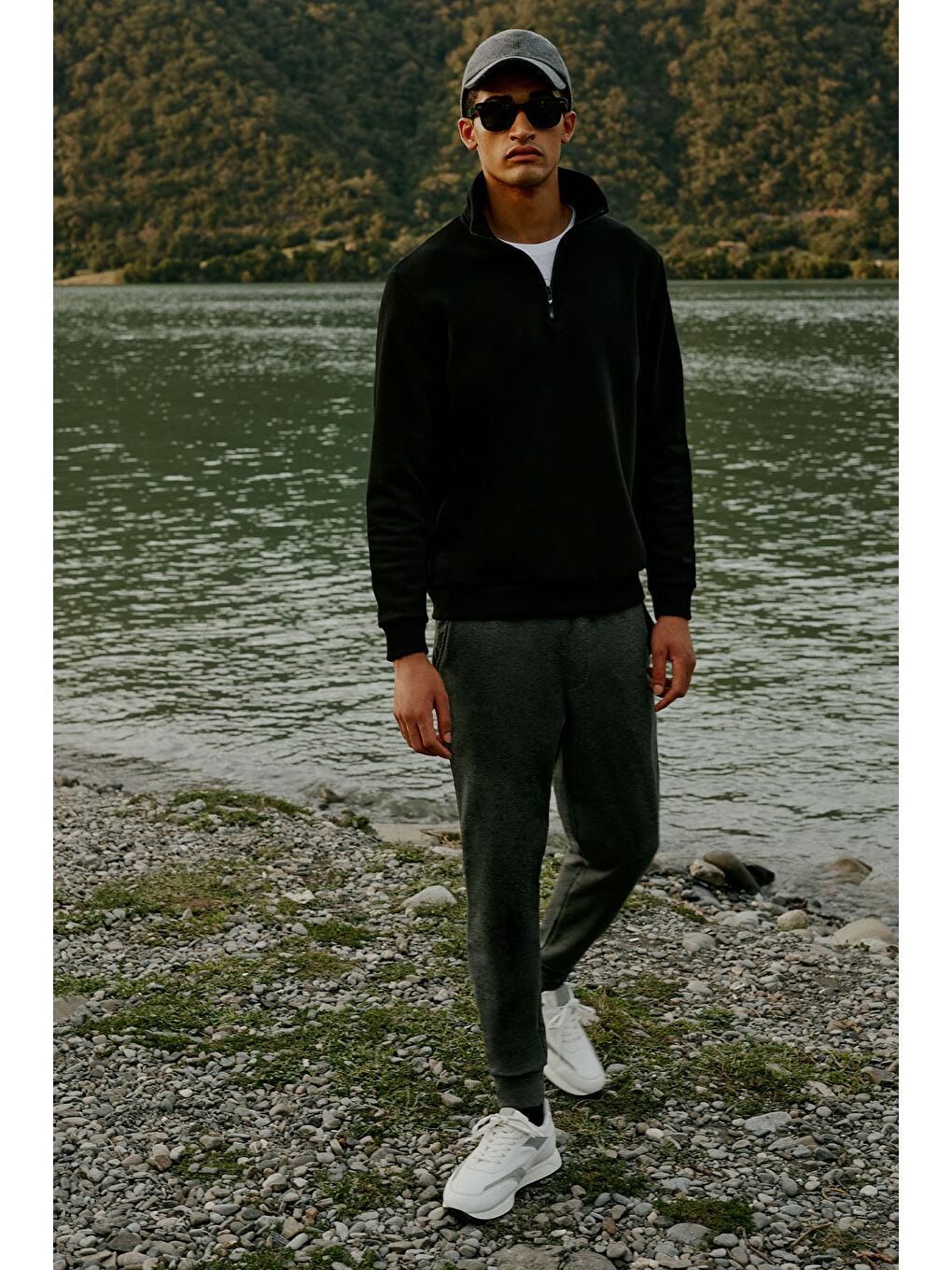 Erkek Siyah Standart Fit Normal Kesim İçi Polarlı Bato Yaka Pamuklu Sweatshirt-5