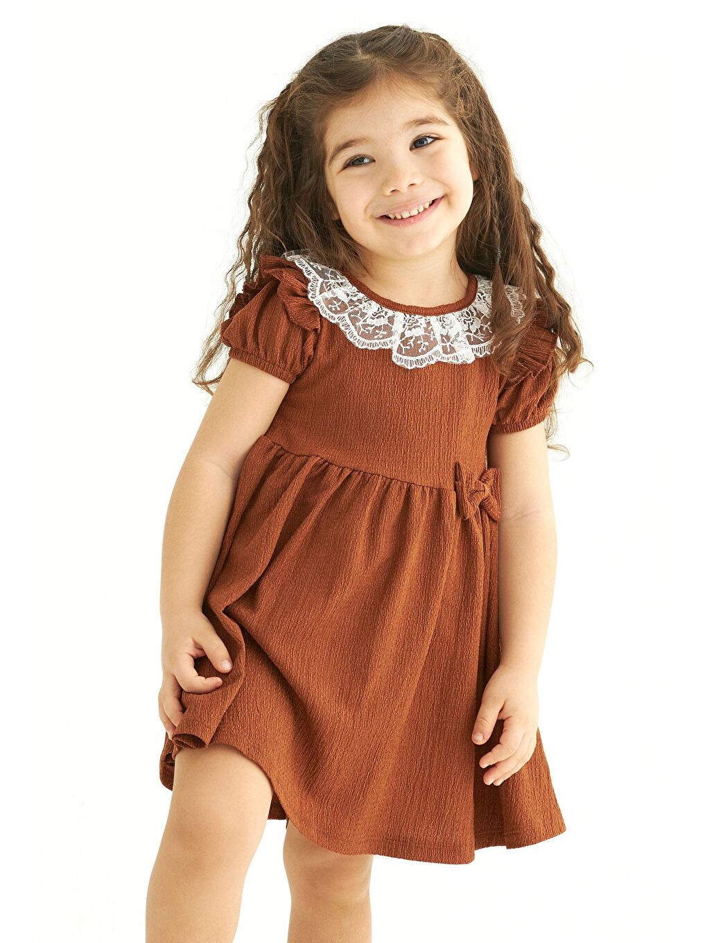 Kahverengi Kare Yaka Fırfır Kol Bısıklet Yaka Kurdale Detaylı Yakası Dantelli Tarcin Renk Kız Çocuk Elbıse-2