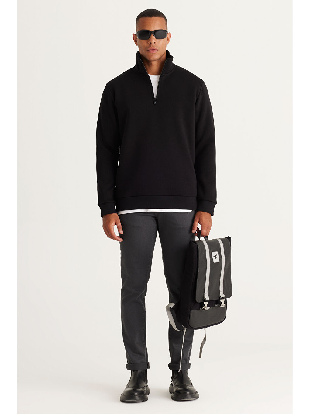 Erkek Siyah Standart Fit Normal Kesim İçi Polarlı Bato Yaka Pamuklu Sweatshirt