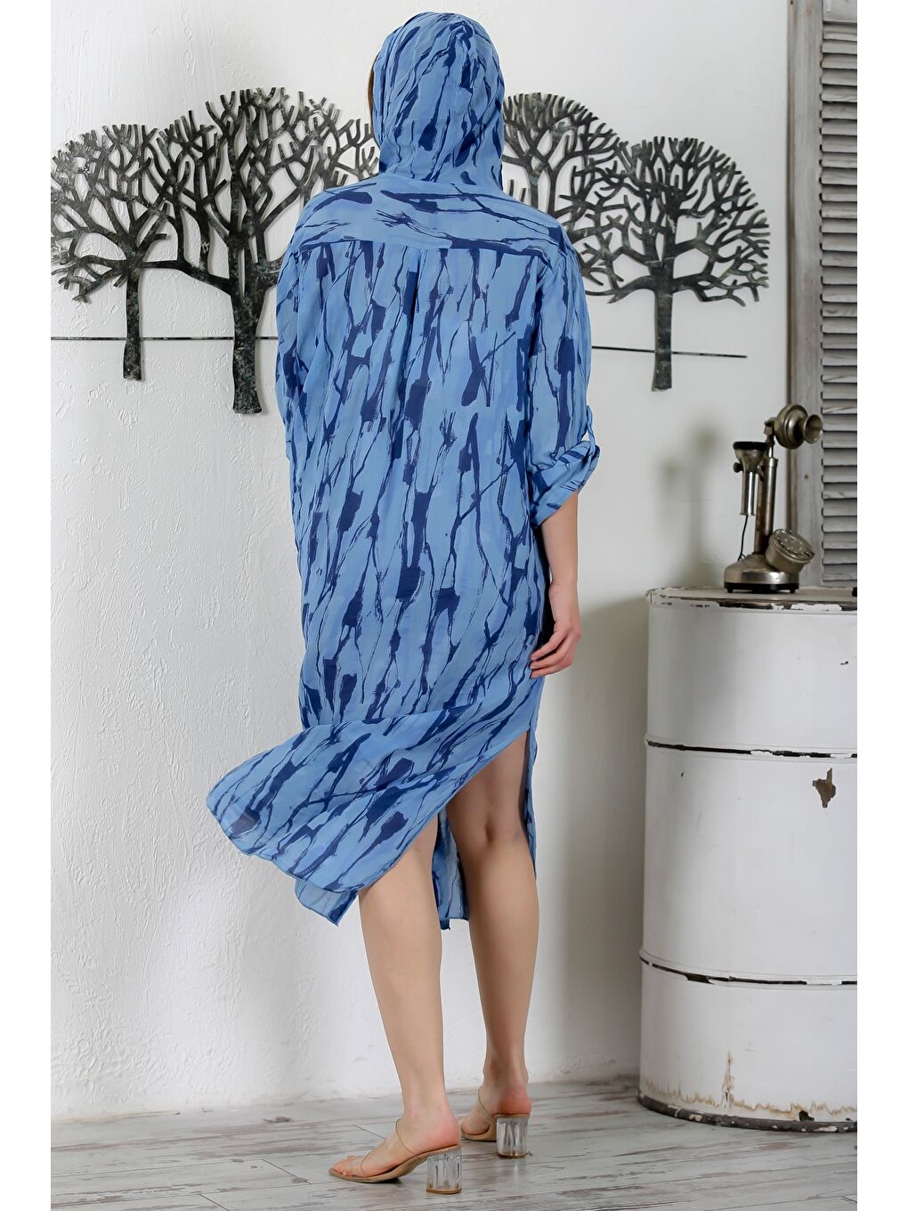 İtalyan Deniz Mavisi Düğmeli Uzun Kollu Desenli Çift Cepli Kapüşonlu Dokuma Yazlık Elbise 130 65-3