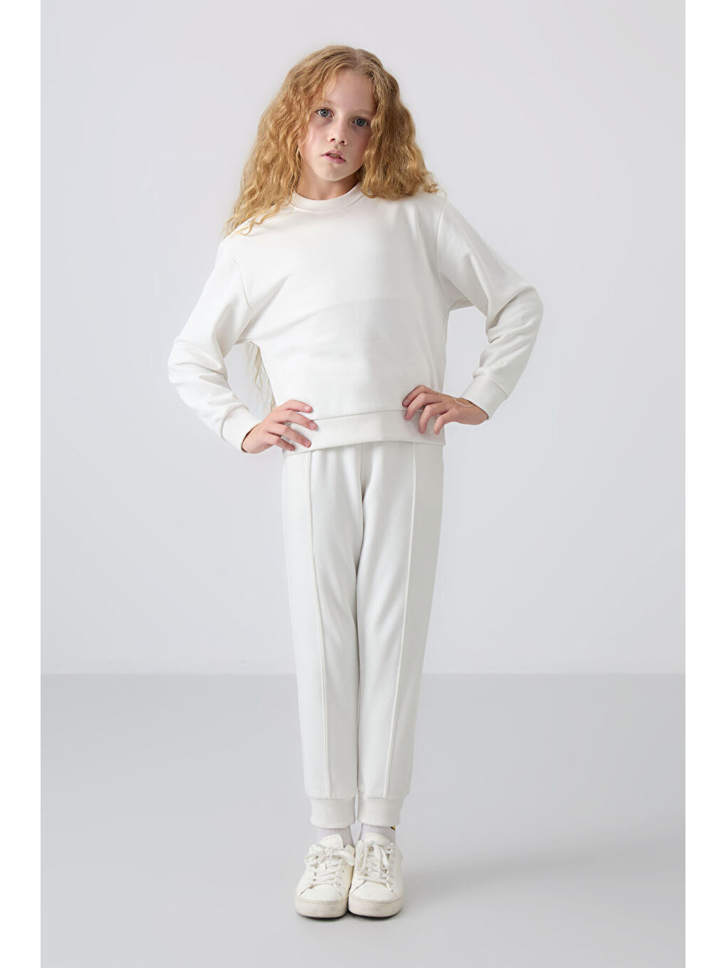 Ekru Pamuklu İçi Tüylü Yumuşak Dokulu Oversize Nakışlı Kız Çocuk Eşofman Takım - 75145-9