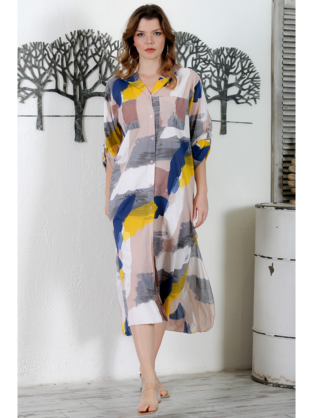 Kahverengi İtalyan Sütlü Kahve Kapüşonlu Düğmeli Uzun Kollu Çift Cepli Allover Baskılı Dokuma Elbise 130 65-4