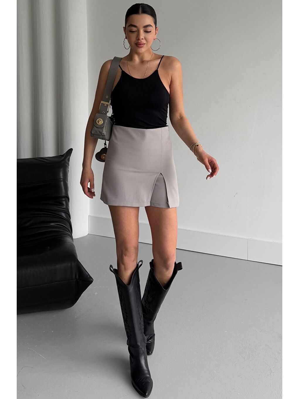 Gri Kadın Yırtmaç Detaylı Kısa Şort Etek-2