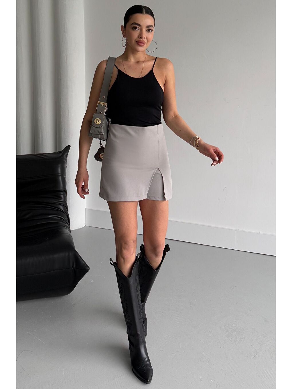 Gri Kadın Yırtmaç Detaylı Kısa Şort Etek-3