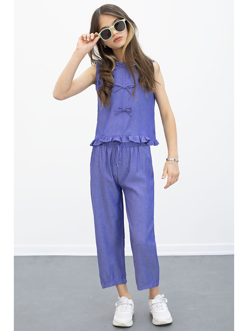 Mavi Fiyonk Detaylı Sıfır Kol Badili Kapri Pantolonlu Kız Çocuk 2li Takım 23224-1