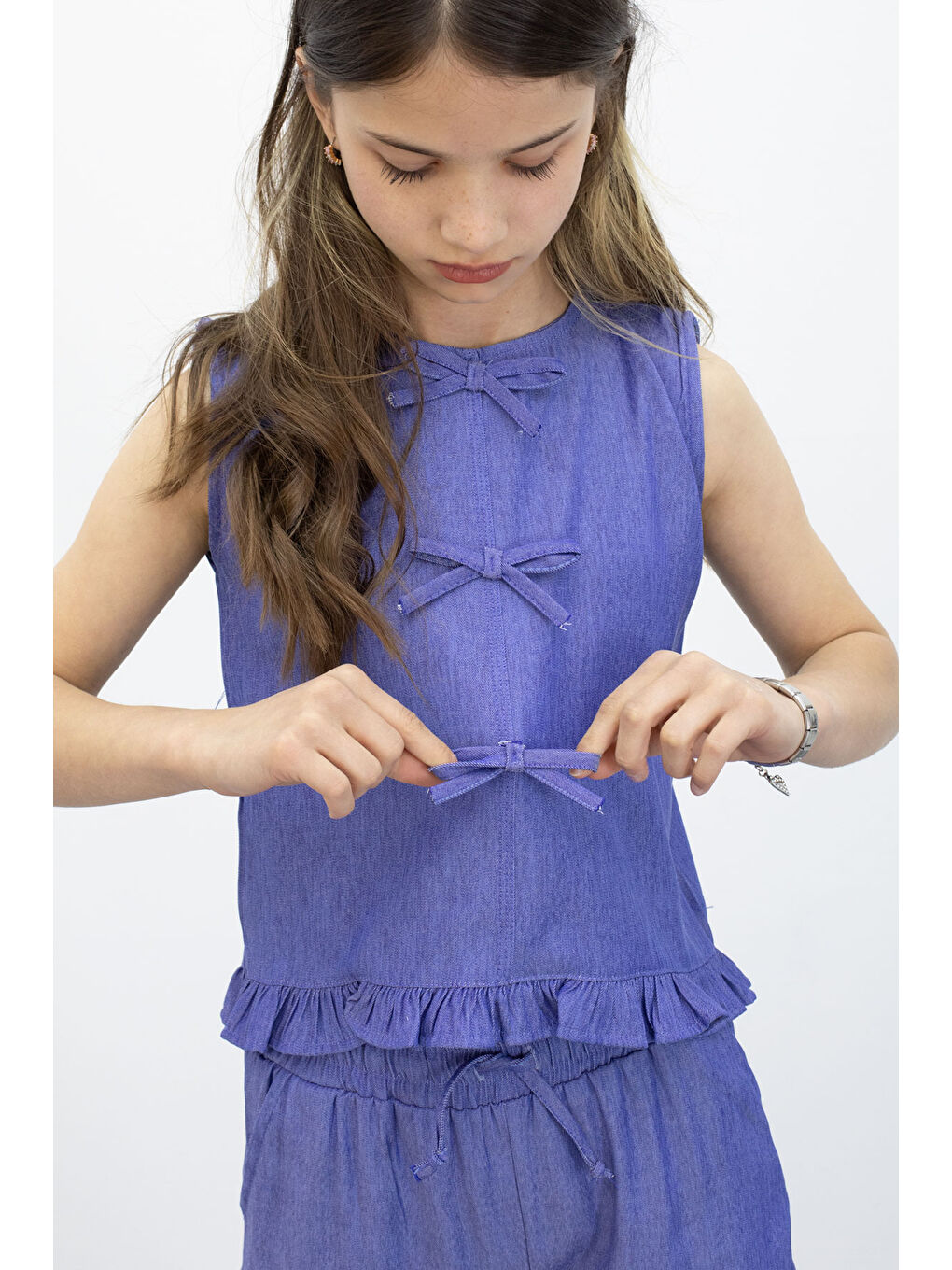 Mavi Fiyonk Detaylı Sıfır Kol Badili Kapri Pantolonlu Kız Çocuk 2li Takım 23224-2