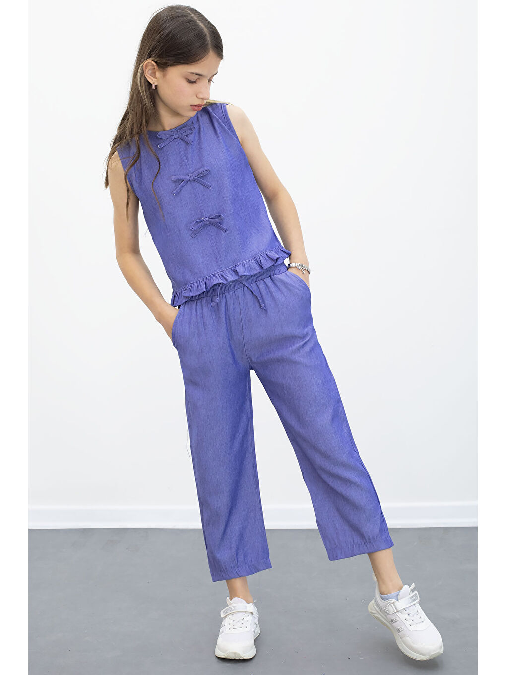 Mavi Fiyonk Detaylı Sıfır Kol Badili Kapri Pantolonlu Kız Çocuk 2li Takım 23224-3