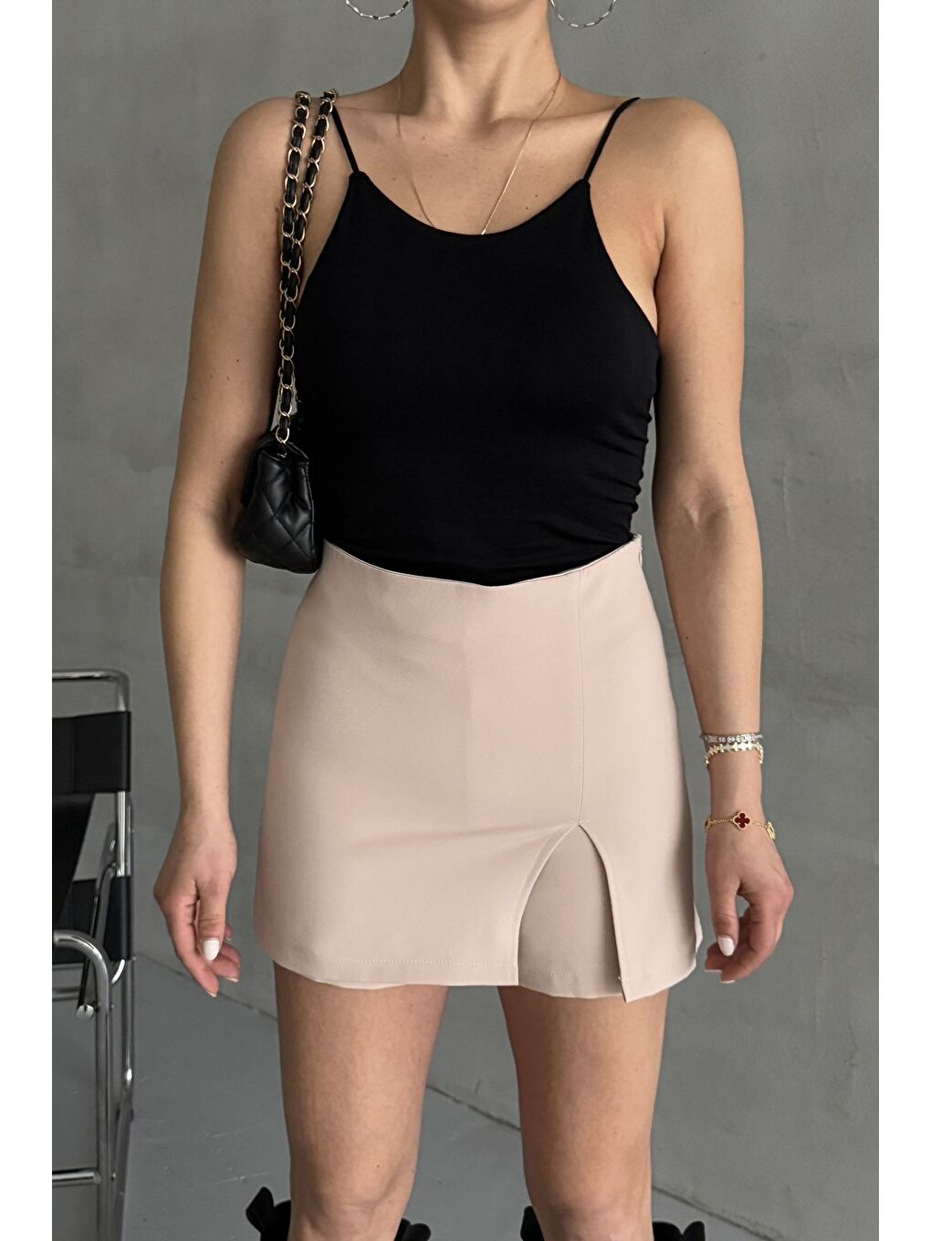 Bej Kadın Yırtmaç Detaylı Kısa Şort Etek