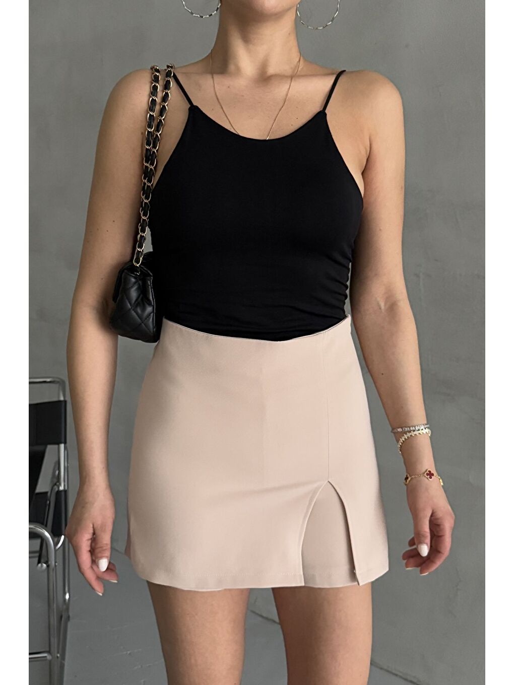 Bej Kadın Yırtmaç Detaylı Kısa Şort Etek-1