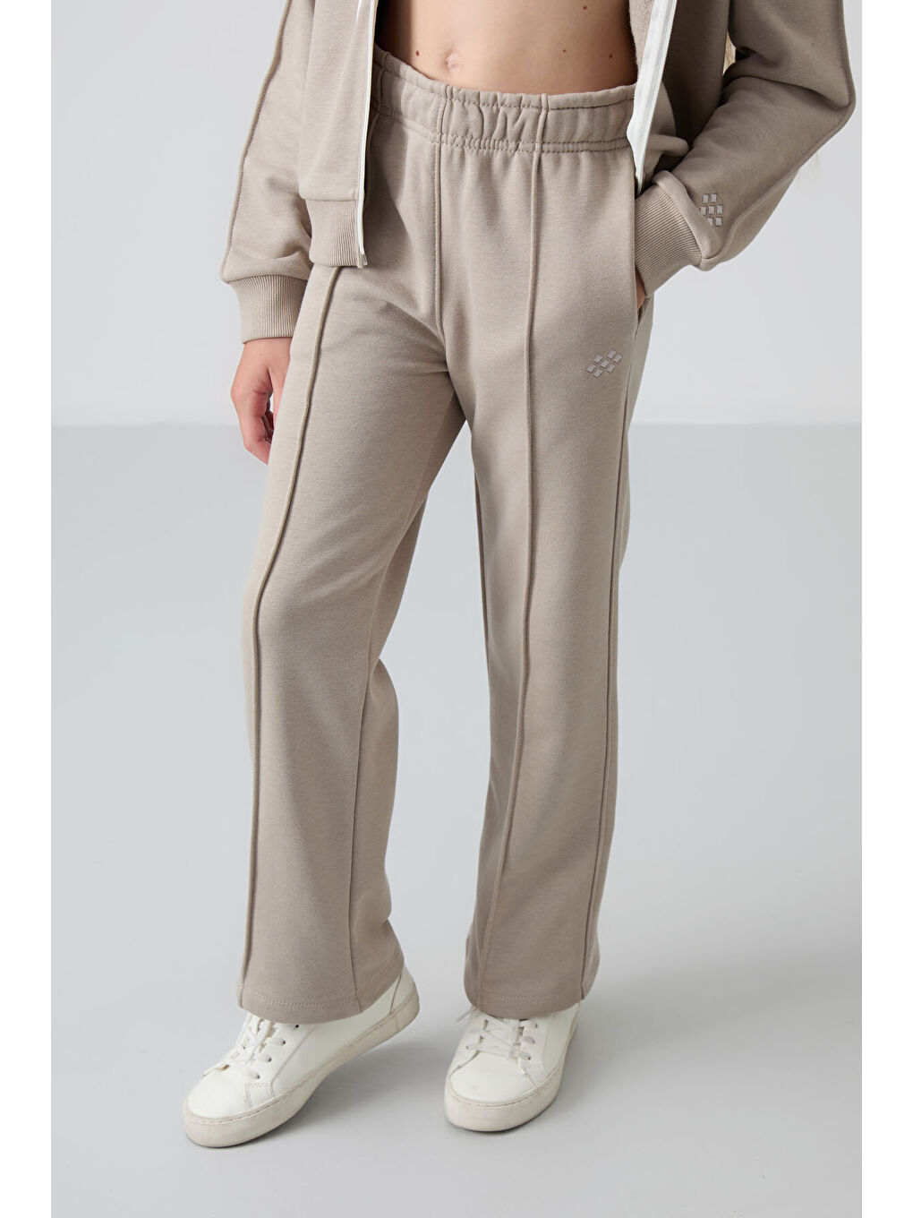 Koyu Bej Pamuklu İçi Tüylü Yumuşak Dokulu Standart Fit Nakışlı Kız Çocuk Eşofman Takım - 75161-5