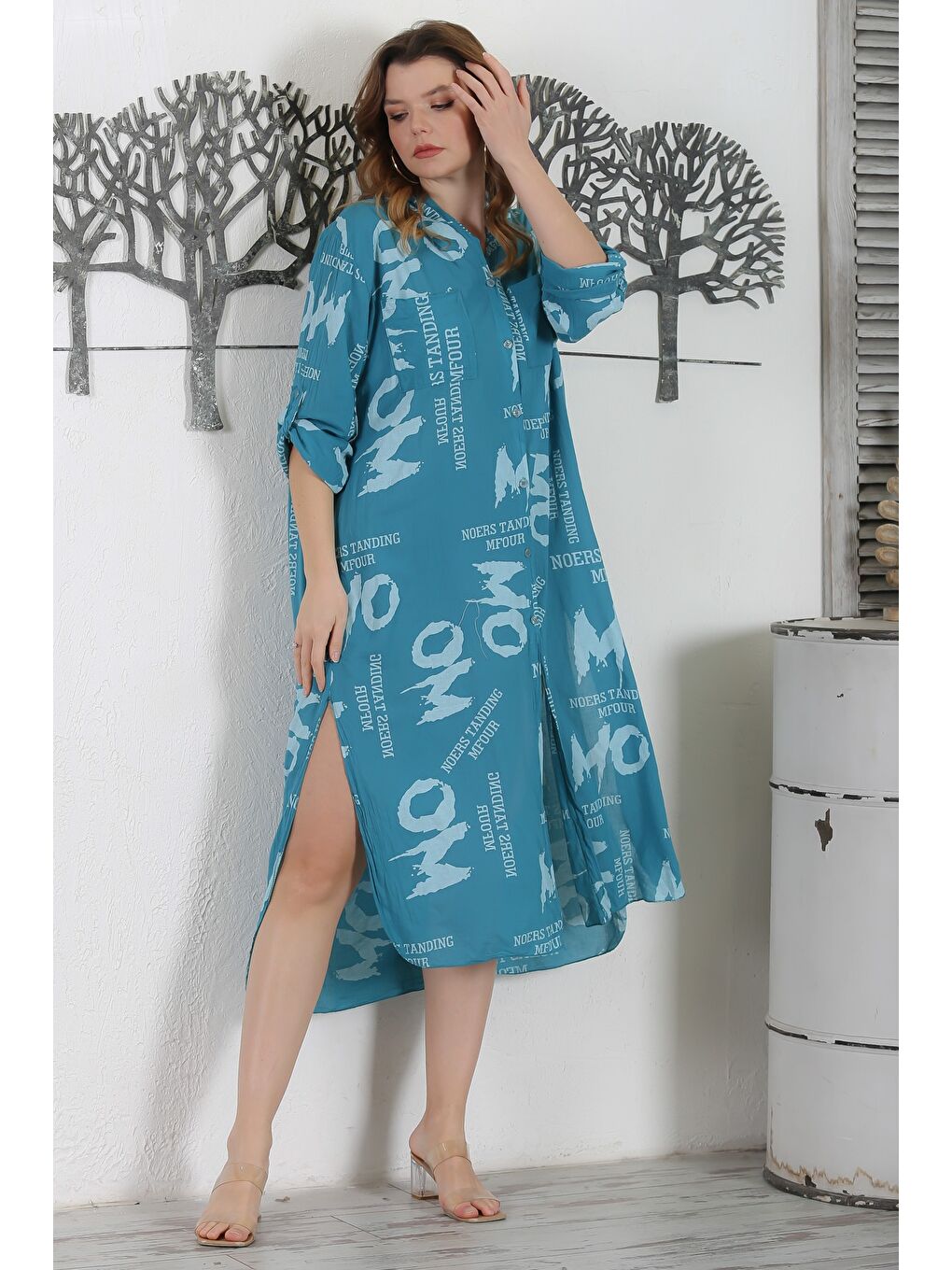 İtalyan Petrol Mavisi Kapüşonlu Düğmeli Uzun Kollu Çift Cepli Allover Baskılı Dokuma Elbise-1