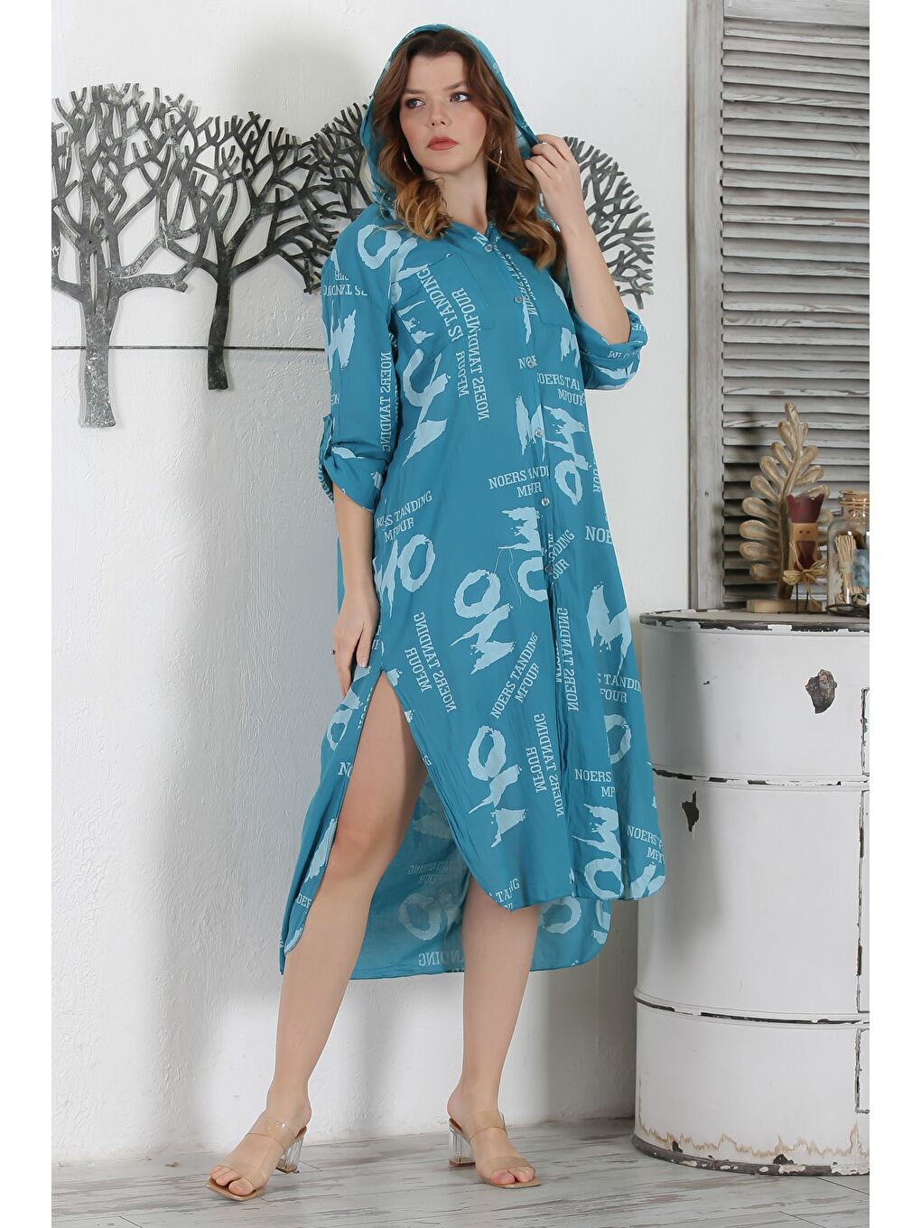 İtalyan Petrol Mavisi Kapüşonlu Düğmeli Uzun Kollu Çift Cepli Allover Baskılı Dokuma Elbise-6