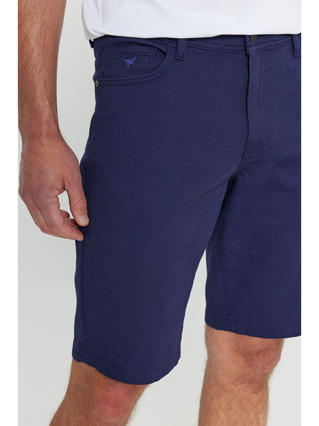 Erkek Lacivert Slim Fit Dar Kesim 5 Cep Armürlü Şort-3