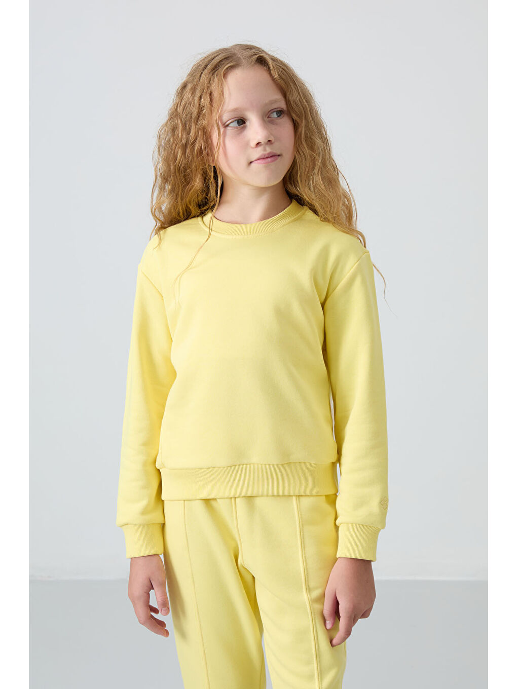 Sarı Pamuklu İçi Tüylü Yumuşak Dokulu Oversize Nakışlı Kız Çocuk Eşofman Takım - 75145-1