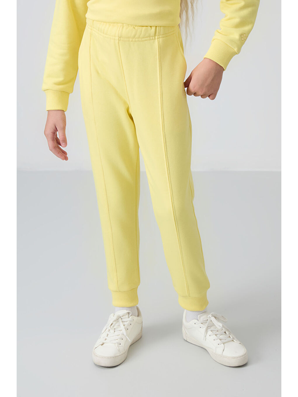 Sarı Pamuklu İçi Tüylü Yumuşak Dokulu Oversize Nakışlı Kız Çocuk Eşofman Takım - 75145-2